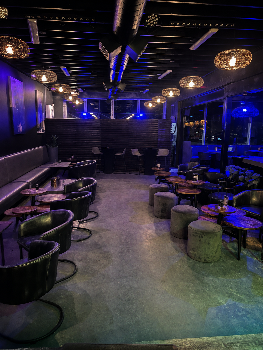 A crisp wide view of the seating and lighting inside Rich and Pour
